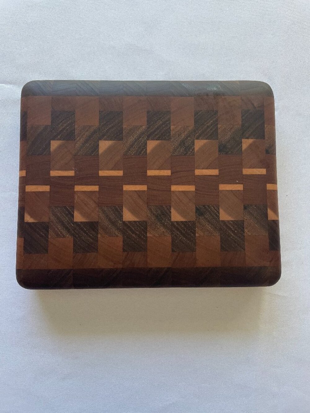 🔥 Handmade Maple & Walnut End Grain Cutting Board – Geometric Wood Pattern
